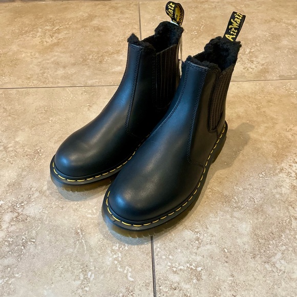DR. MARTENS 2976 GRIZZLY FLEECE LINED CHELSEA BOOTS - Picture 5 of 11